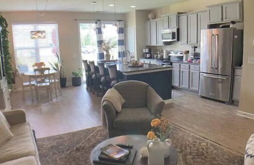 Murraysville House | Sweet Dreamin' Stylish townhome all your own!