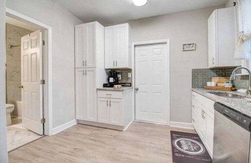 Bayview House | Sweet Retreat! Cozy 2 Bed & Bath By the Beach