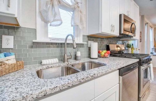 Bayview House | Sweet Retreat! Cozy 2 Bed & Bath By the Beach
