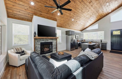 Rogers Cabin | Sweet Rock Cabin - Romantic, Sauna, Views, Hot Tub