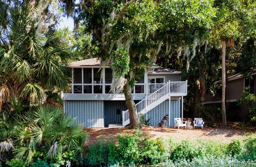 Isle of Palms House | Sweet Tea by AvantStay | Waterside Sanctuary w/ Screened Porch & Deck Views