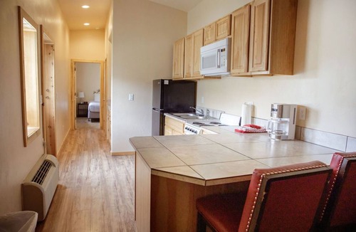 Sevier Apartment | T-11) Great Northern