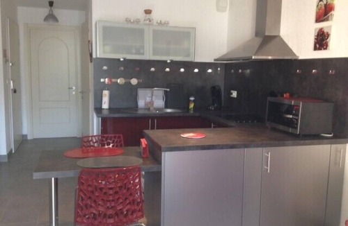 L'Ile-Rousse Apartment | T2 air-conditioned clos des oliviers with wifi and private parking 300m from the beach.