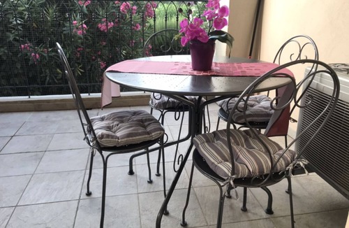 L'Ile-Rousse Apartment | T2 air-conditioned clos des oliviers with wifi and private parking 300m from the beach.