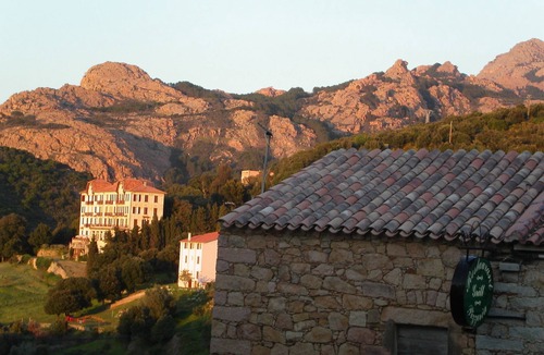 Piana Apartment | T3 apartment in Piana, fully renovated in 2021. Sleeps 5.