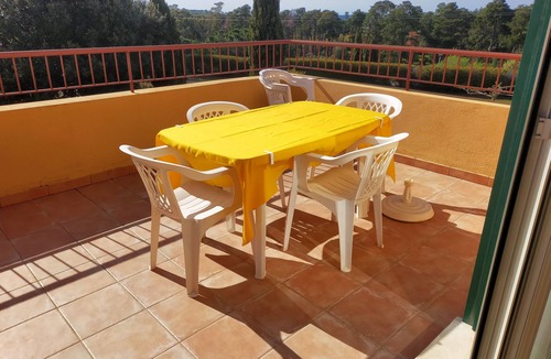 Lozari Apartment | T3 duplex 10 minutes from the beach. Clim/pool. Shops nearby.
