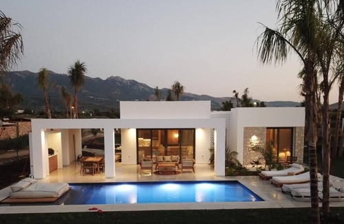 Tingaki Villa | Taf Boutique Beachfront 2 bedroom Villa