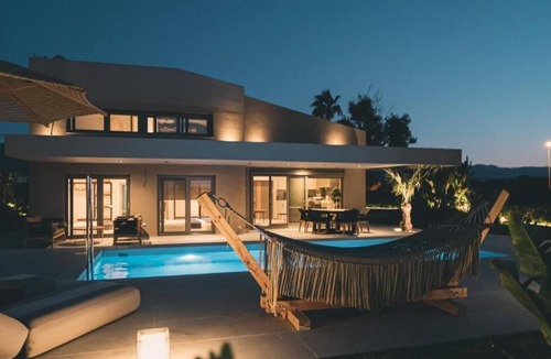 Tingaki Villa | Taf Boutique Beachfront 3 bedroom villa