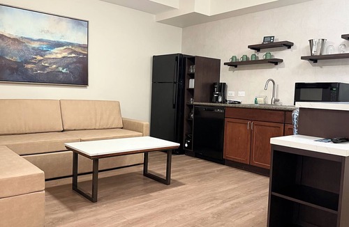 Las Vegas Resort | Tahiti Village Huge 2BR Apt— Balcony, Kitchen, Steam Shower, Jacuzzi, Lazy River