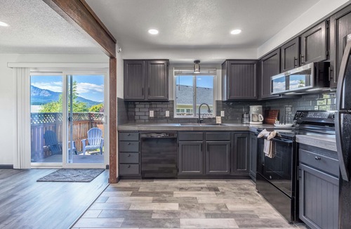 Cascade Locks House | Tails and Trails - Fun Views! Cascade Locks, Pet Friendly
