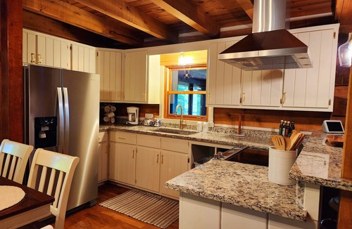 Martinsville Cabin | Taurina Cabin-Nestled in nature and tranquility. New updated indoor hot tub.