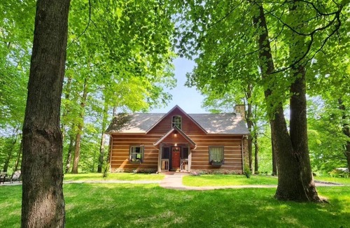 Martinsville Cabin | Taurina Cabin-Nestled in nature and tranquility. New updated indoor hot tub.