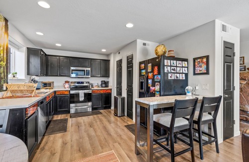 Downtown Flagstaff House | Terrace Main | 5BR/3BA | Spend Spring in Flagstaff!