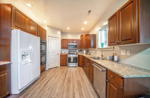 Fairview Condo | Terrific 4-bedroom condo in Fairview