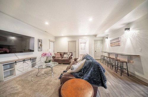 Fairview Condo | Terrific 4-bedroom condo in Fairview
