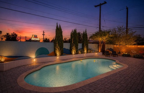Las Vegas House | 𝜗 Paradise Palms, a Mid Century Oasis near STRIP
