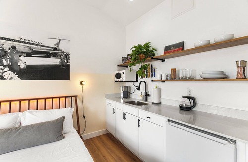 Chandler Hotel | The Aloha