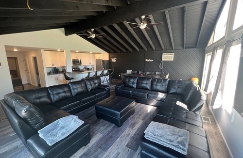 Sandusky Apartment | The Bam Bam Suite Above Bedrock Tavern