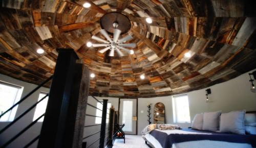 Glendale House | The Barn Silo at Goose Lake Lane