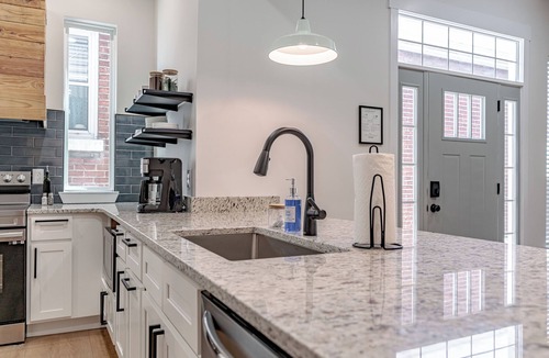 Shelby Park House | The Baroness! 4 BR Home! Near Logan Street Market!