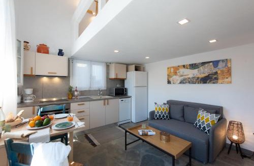 Artemonas Apartment | The Be House