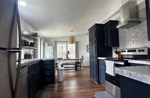 Dingle House | The Bears Den! Walking distance to beach, private day rental marina, 5 Bedroom