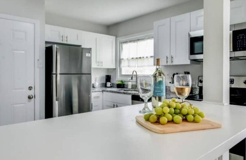Norfolk House | The Blue Horizon 3BR Retreat By Beach & Naval Base