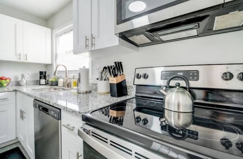 Norfolk House | The Blue Horizon 3BR Retreat By Beach & Naval Base