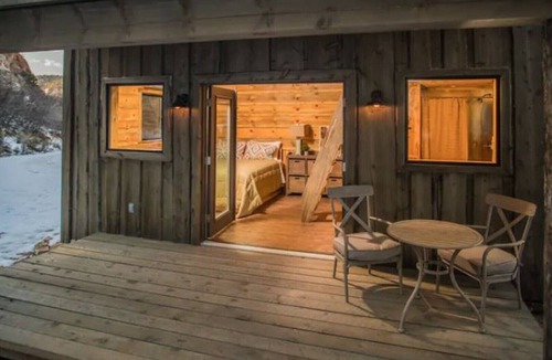 Zion National Park East Entrance Cabin | The Boundary Cabin 9