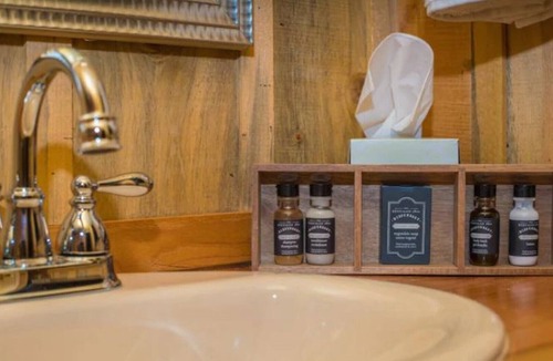 Zion National Park East Entrance Cabin | The Boundary Cabin 9