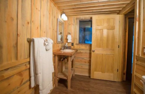 Zion National Park East Entrance Cabin | The Boundary Cabin 9