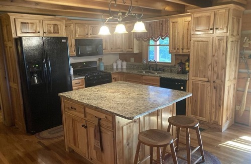Springfield Cabin | The Bourbon Lodge - Log cabin and Bourbon Trail! 🥃