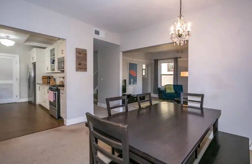 Nob Hill House | The Bridgetown, steps away from NW 23rd shops and eateries