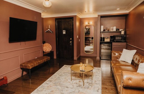 Wallace Hotel | The Brooks Hotel
