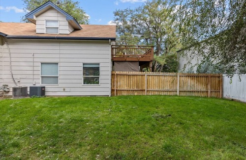 Hillcrest House | The Bunker | Garden-Level Retreat Pet Friendly Fenced Yard Fireplace Near Downtown & BSU