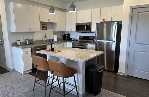 Tuttle West Apartment | The C-Suite | 1BR + office near Bridge Park