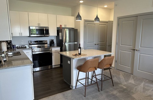 Tuttle West Apartment | The C-Suite | 1BR + office near Bridge Park