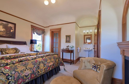 Pacific Grove Bed & Breakfast | The Charles Pacific Grove - Artfully Designed Inclusive Inn