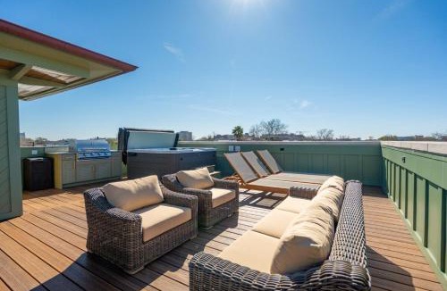 Cannonborough Elliotborough Apartment | The Chateau - By Charleston Vacays