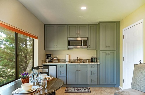 Uptown Sedona Apartment | The Chickadee Studio Villa (Unit #E2) @ Uptown View Villas