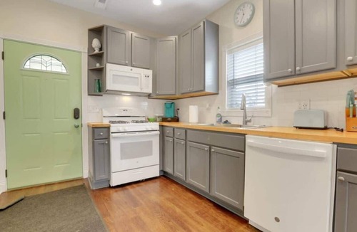 West Columbus House | The City Cottage - Unique and Cozy