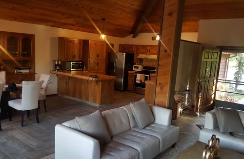 Three Rivers House | "The Clouds River Villa " - Water front paradise 7 miles from Sequoias Gate