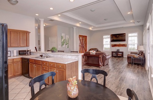 Shepherdsville House | The Clubhouse - 30 Day Minimum