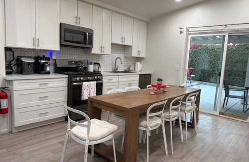Coachella House | The Coachella Gem with Spa and Fire-pit sleeps 14