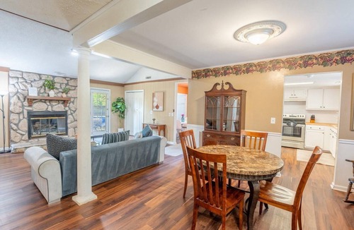 Ladson House | The Colonial : 3bdr + Game Room + Cowboy Pool