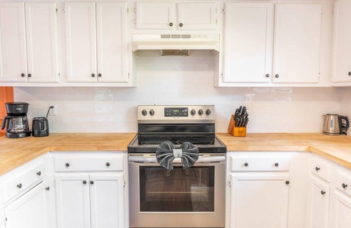 Ladson House | The Colonial : 3bdr + Game Room + Cowboy Pool