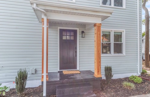 Northeast Virginia Beach House | The Comber Renovated 2023 2bd Luxury House 2 blocks from beach