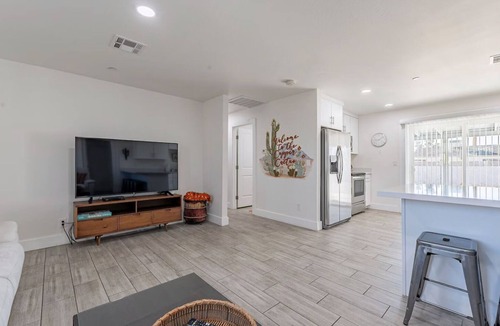 New Papago Parkway House | The Copper Cactus/Desert Escape/Old Town