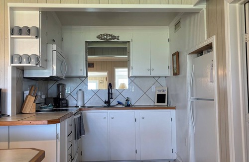 Newport House | “The Cottage" Waterfront Access to Bouge Sound!