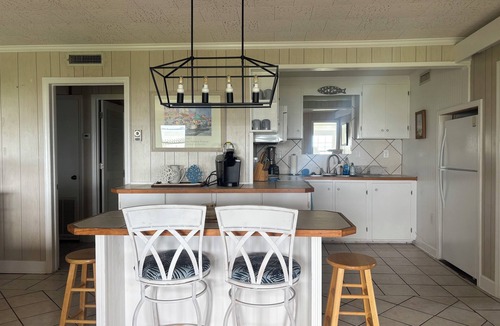 Newport House | “The Cottage" Waterfront Access to Bouge Sound!